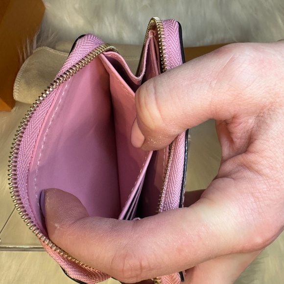 LIMITED EDITION Louis Vuitton Metallic Vernis Zippy - Picture 11 of 12